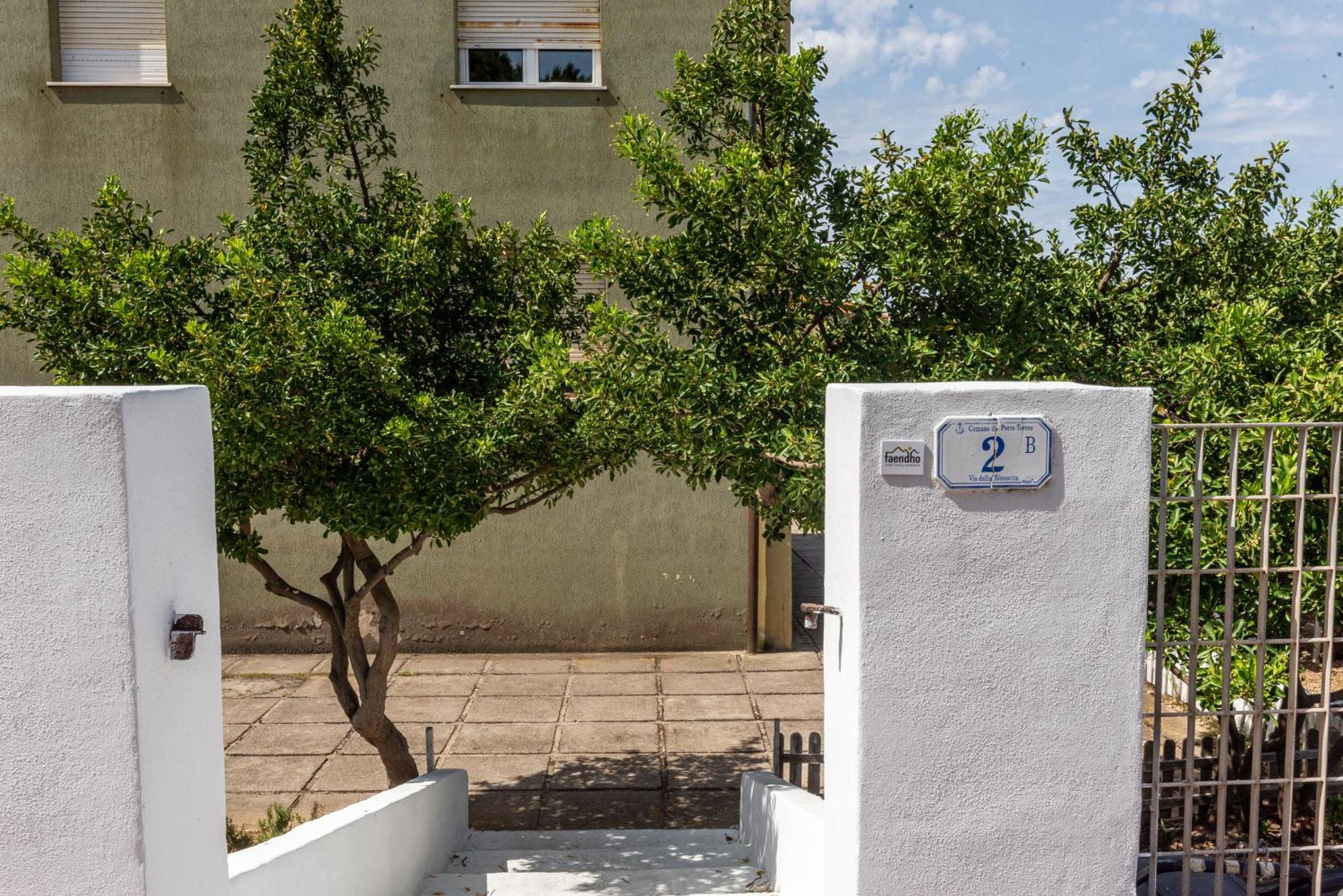 Guest House - Affittacamere Green Apartment - By Faendho Porto Torres Εξωτερικό φωτογραφία